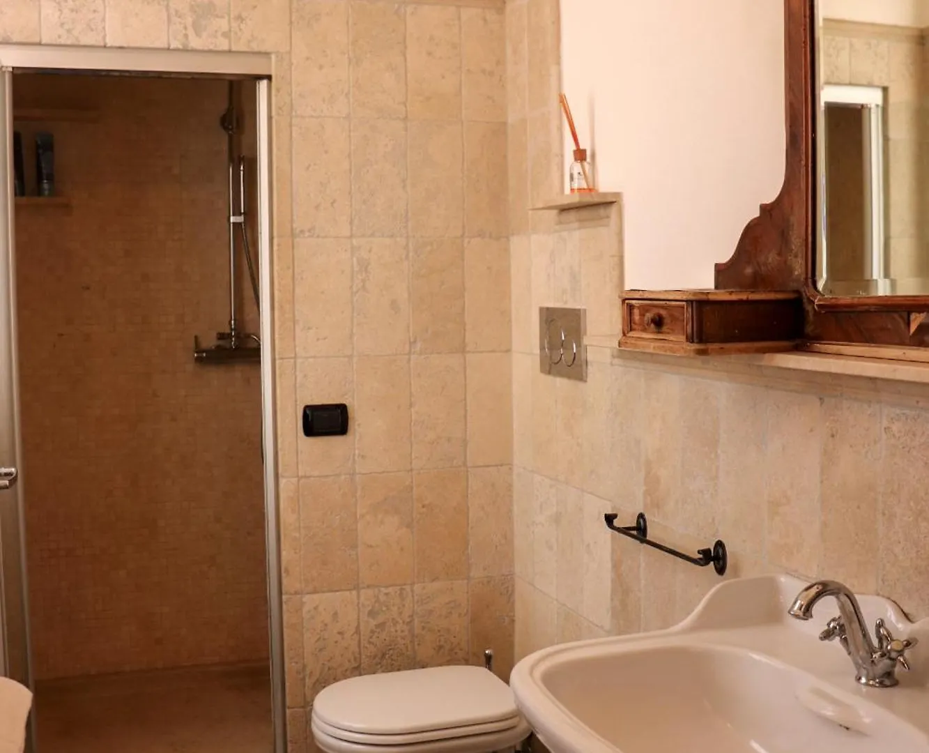 فندق مبيت وإفطار كورمانو La Corte Di Brusuglio Apartments إيطاليا